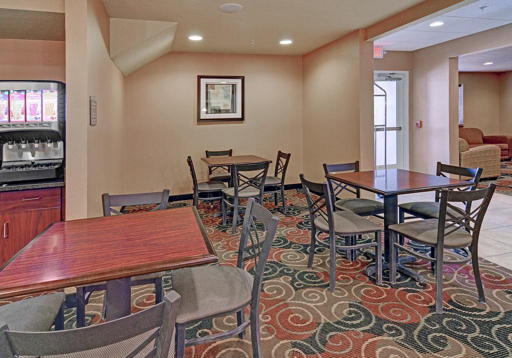 Cobblestone Inn & Suites - Big Lake Exterior foto